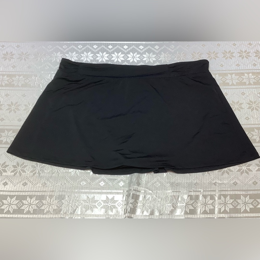 La Vien En Rose Aqua Swim Skirt Size XXL Black. Beachy Resortwear